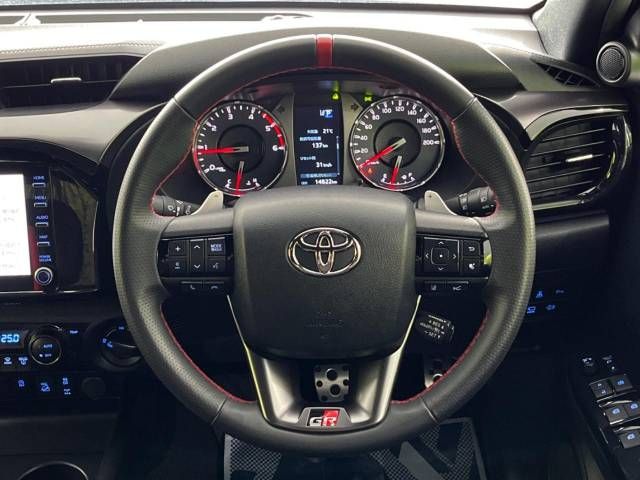 Toyota HILUX 2022-09 15958-12