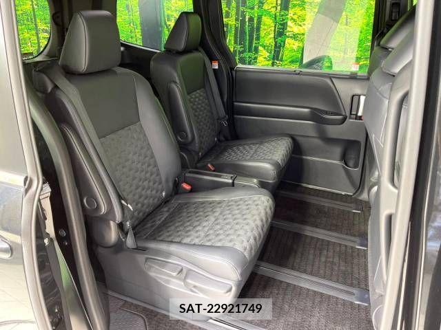 Toyota VOXY 2023-03 395002-9