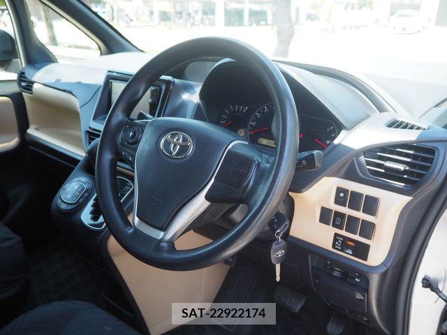 Toyota NOAH 2015-08 200865-1