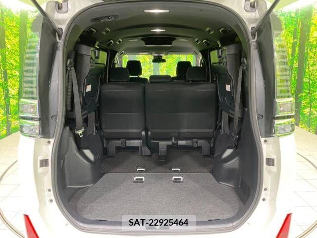 Toyota VOXY 2018-10 321576-9