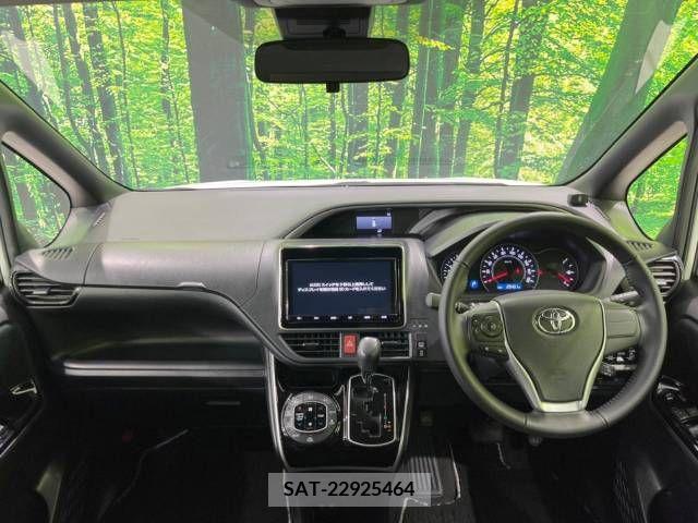 Toyota VOXY 2018-10 321576-1