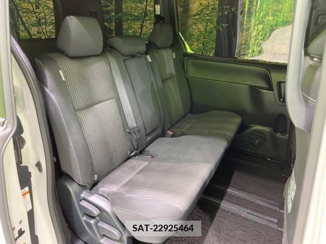 Toyota VOXY 2018-10 321576-8