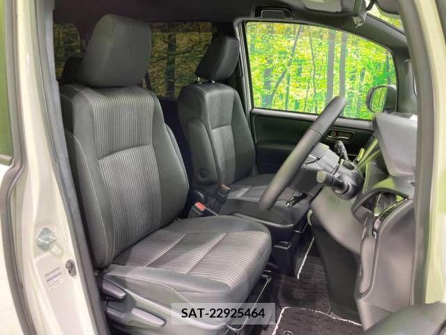 Toyota VOXY 2018-10 321576-7