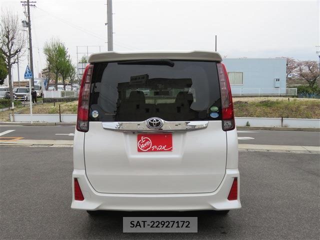 Toyota NOAH 2014-08 228009-3