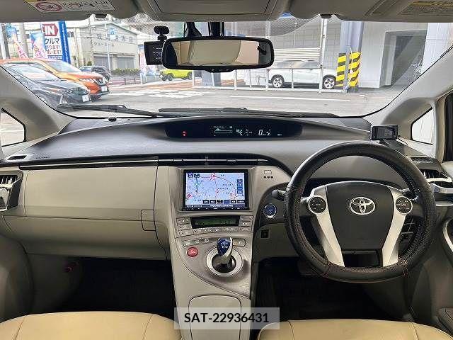 Toyota PRIUS 2013-12 329752-1