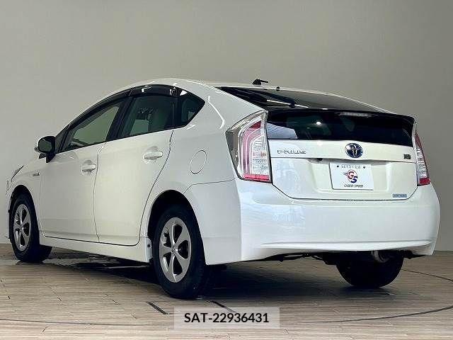 Toyota PRIUS 2013-12 329752-16