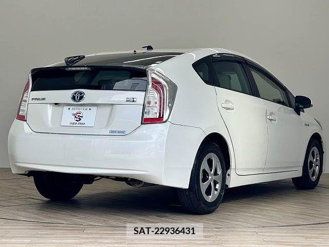 Toyota PRIUS 2013-12 329752-15