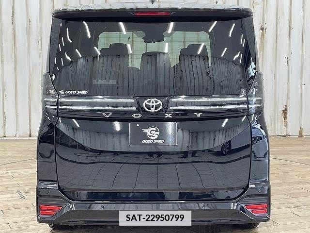 Toyota VOXY 2022-09 378519-12