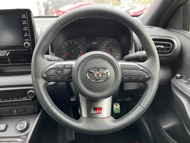 Toyota YARIS 2020-10 184980-4
