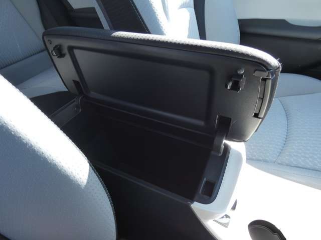 Toyota PRIUS 2017-01 187596-8