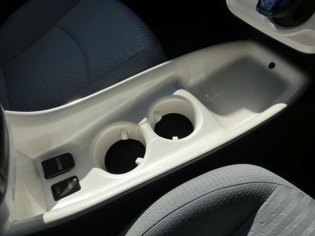Toyota PRIUS 2017-01 187596-7