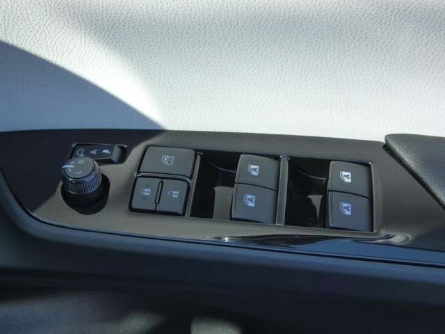 Toyota PRIUS 2017-01 187596-10