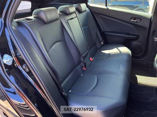 Toyota PRIUS 2019-04 366588-9