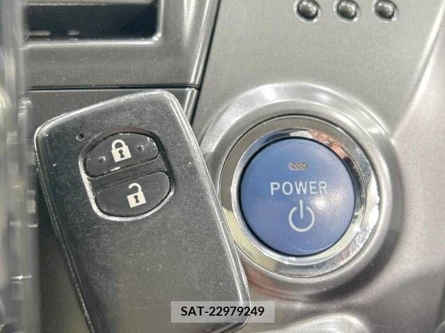 Toyota PRIUS ALPHA 2014-08 366779-7