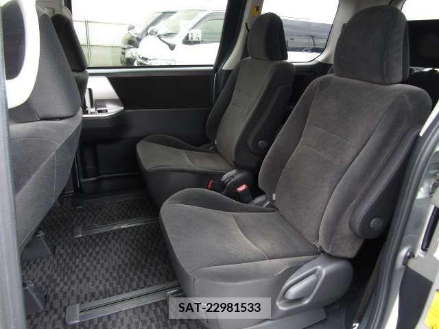 Toyota NOAH 2013-06 279506-7