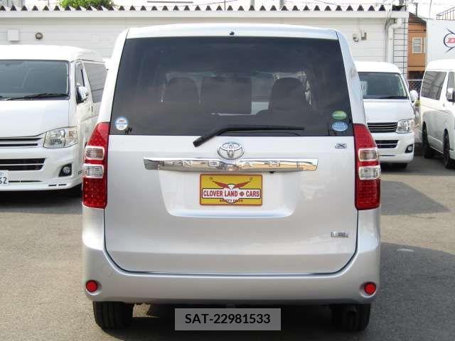 Toyota NOAH 2013-06 279506-5