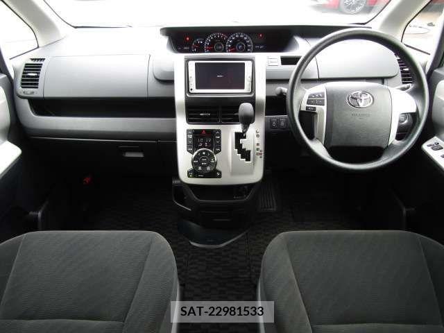 Toyota NOAH 2013-06 279506-6
