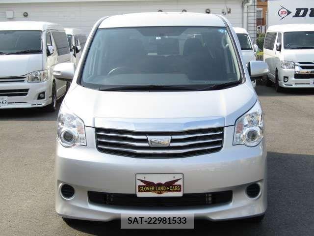 Toyota NOAH 2013-06 279506-4