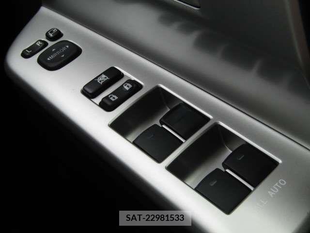 Toyota NOAH 2013-06 279506-13