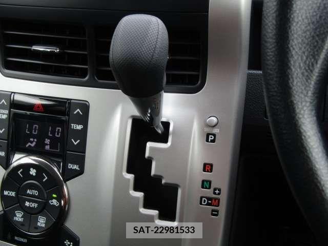 Toyota NOAH 2013-06 279506-12