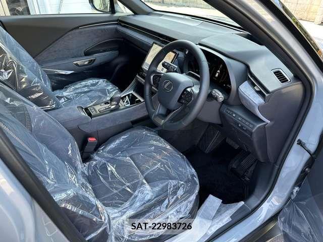 Lexus LBX 2024-03 354057-9