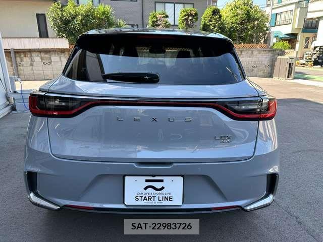 Lexus LBX 2024-03 354057-6