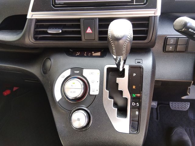 Toyota SIENTA 2020-04 24399-8