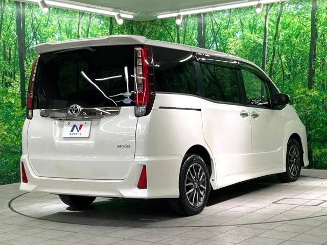 Toyota NOAH 2016-12 11704-17