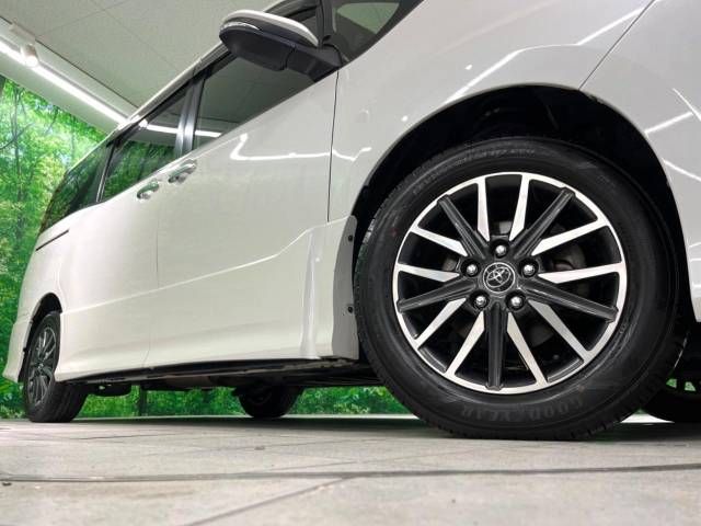 Toyota NOAH 2016-12 11704-13