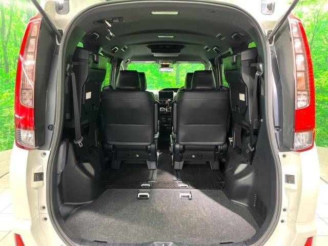 Toyota NOAH 2016-12 11704-10