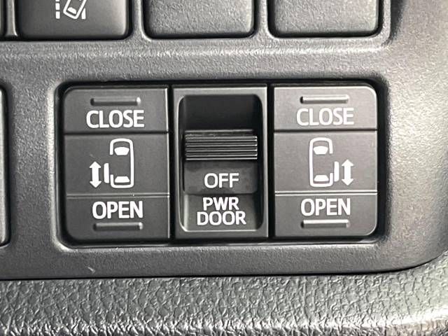 Toyota NOAH 2016-12 11704-6
