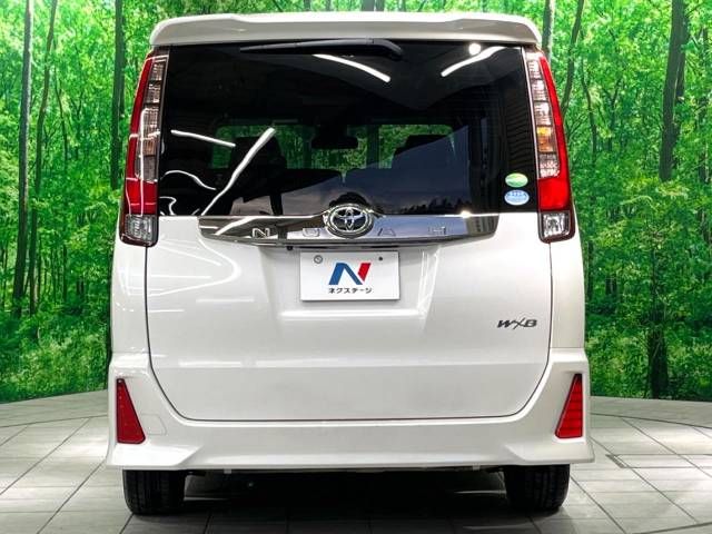 Toyota NOAH 2016-12 11704-15