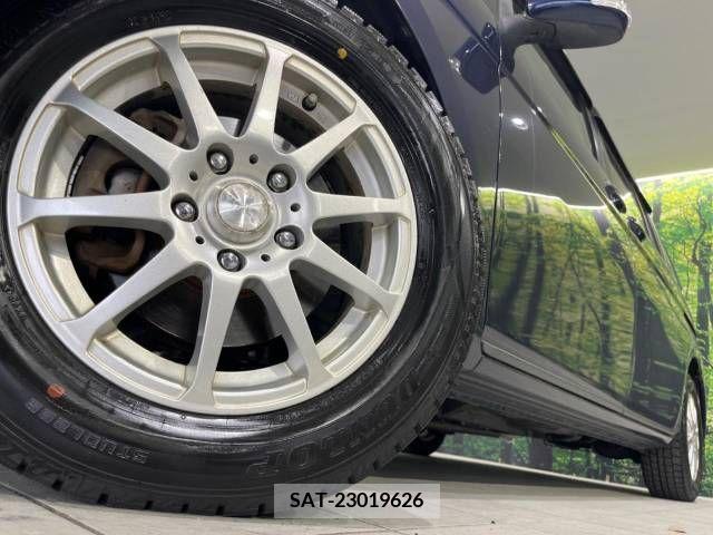 Toyota ISIS 2008-09 299979-14