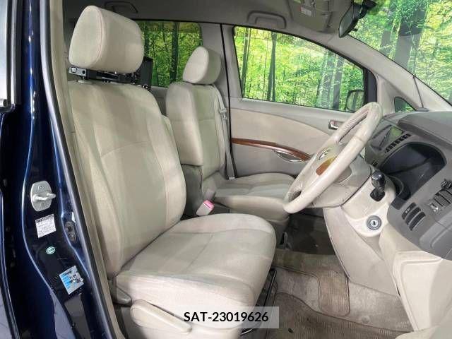 Toyota ISIS 2008-09 299979-8