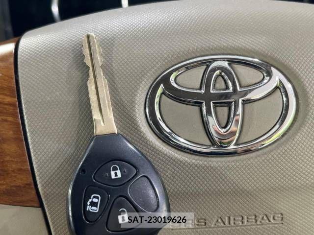 Toyota ISIS 2008-09 299979-7