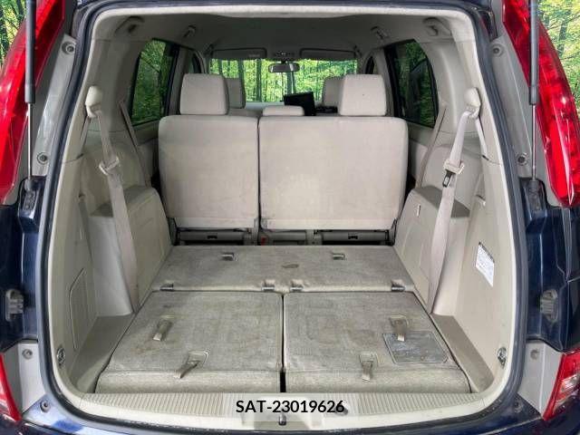 Toyota ISIS 2008-09 299979-11
