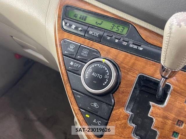 Toyota ISIS 2008-09 299979-6