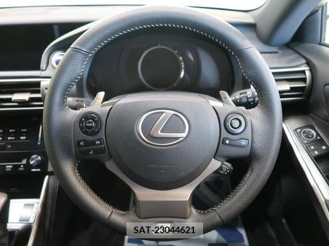 Lexus IS 2013-10 300071-11