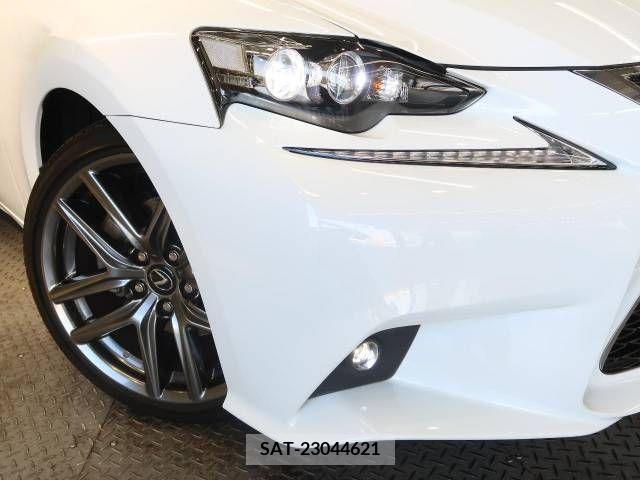 Lexus IS 2013-10 300071-12