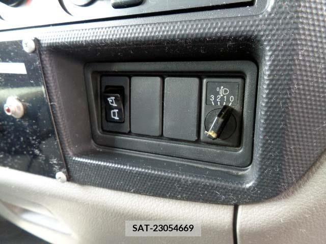 Nissan ATLAS 2017-05 293588-7
