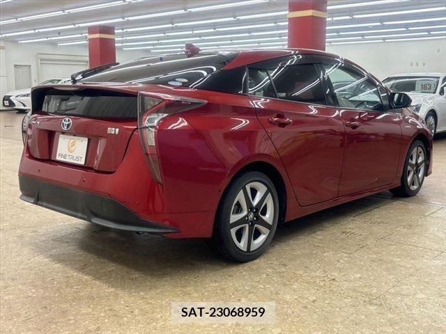 Toyota PRIUS 2016-06 330340-14
