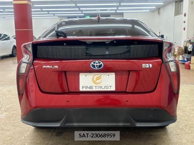 Toyota PRIUS 2016-06 330340-13