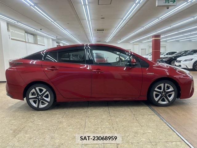 Toyota PRIUS 2016-06 330340-12