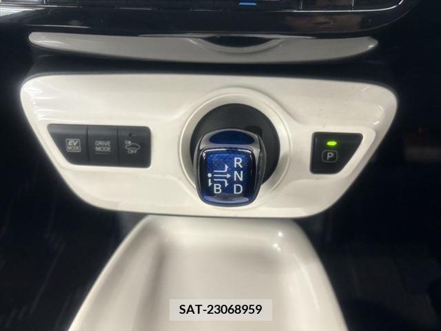 Toyota PRIUS 2016-06 330340-28