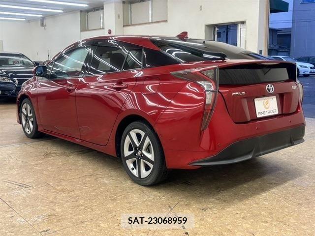 Toyota PRIUS 2016-06 330340-15