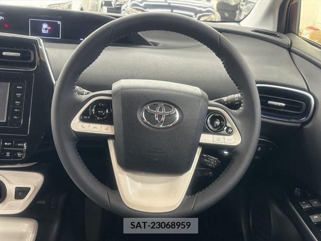 Toyota PRIUS 2016-06 330340-7