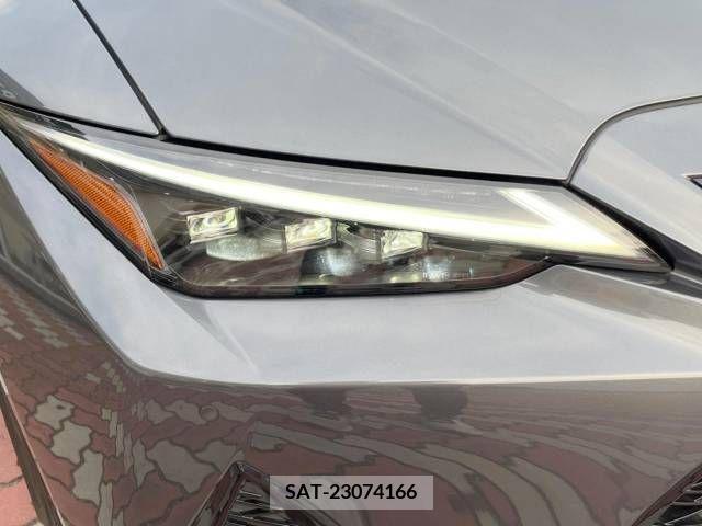 Lexus IS 2022-06 275409-12