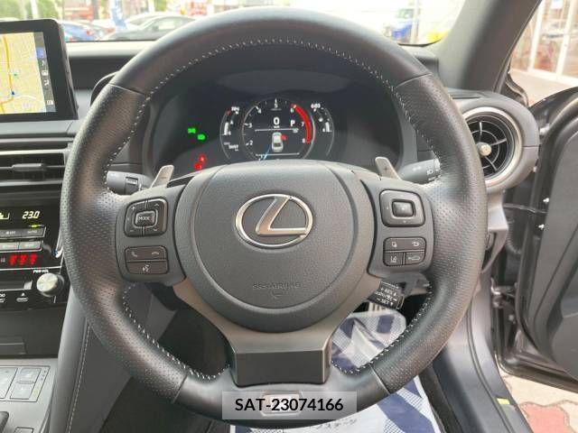 Lexus IS 2022-06 275409-11