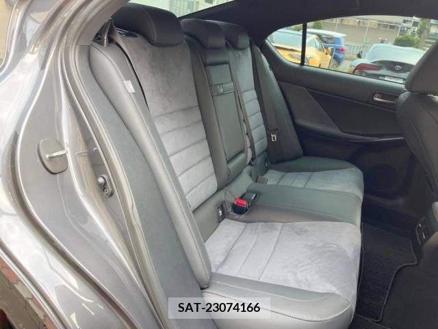 Lexus IS 2022-06 275409-9