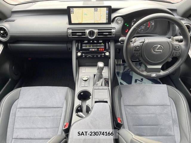 Lexus IS 2022-06 275409-1